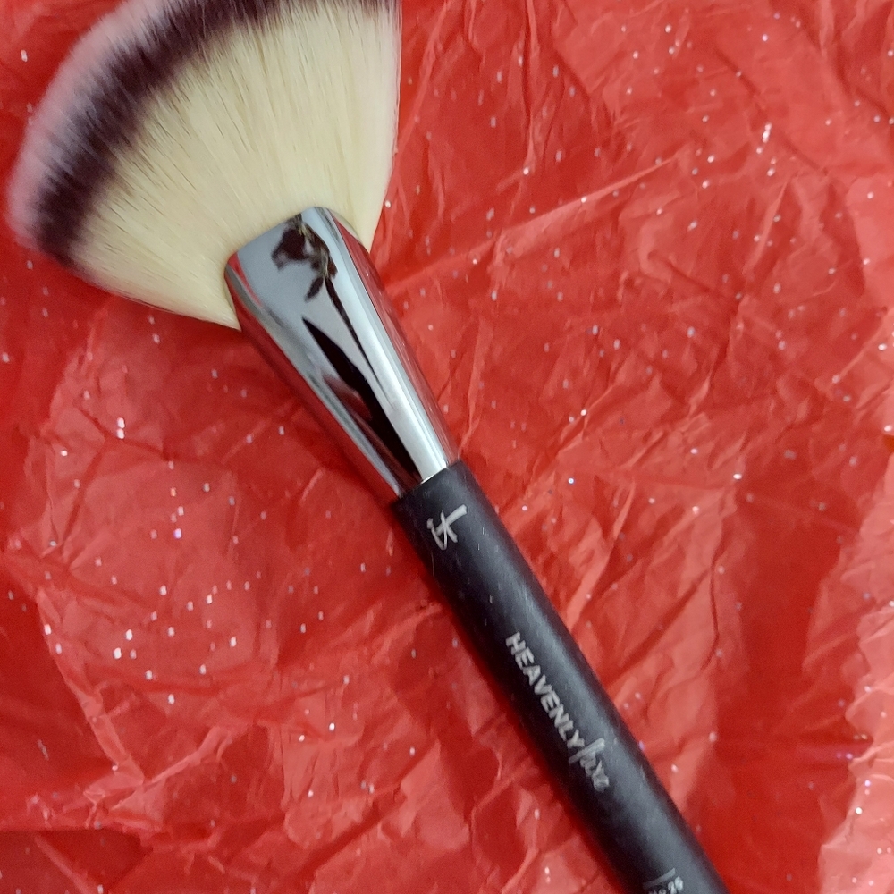 It Cosmetics Makeup Brush Set - Picture 3 of 16